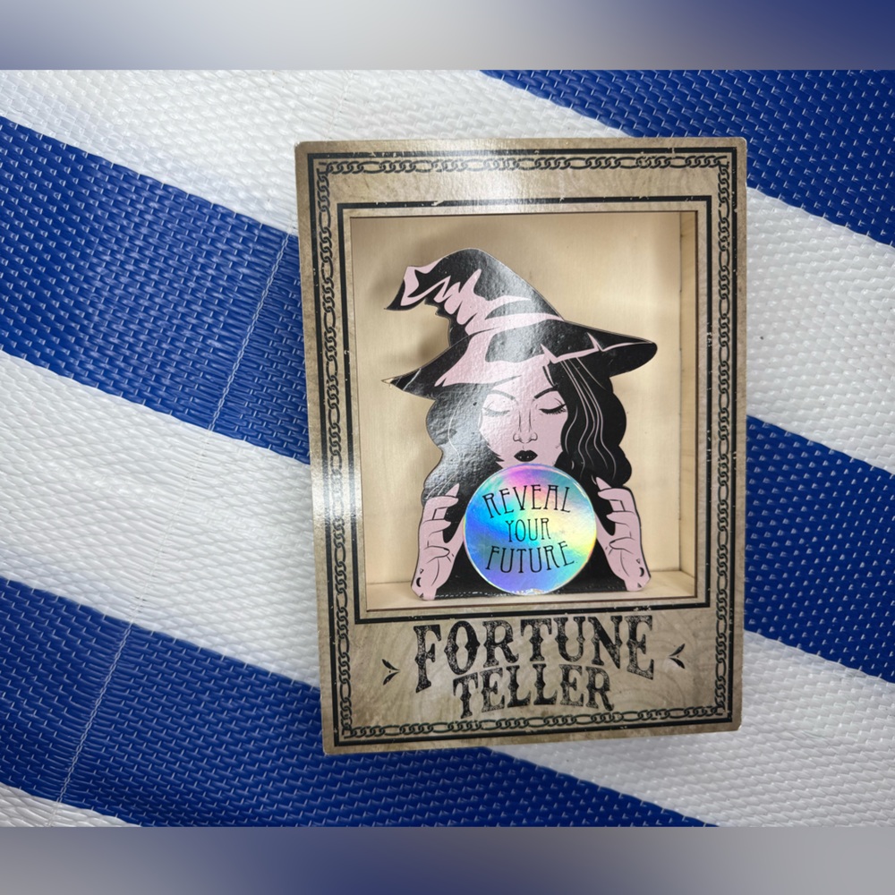 ✨🎉 NEW Fortune Teller Table Decor With Battery Operated/Included - Picture 10 of 14